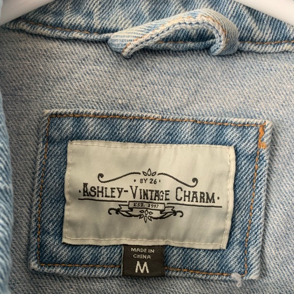Denim-washed jean jacket - Picture 6 of 6